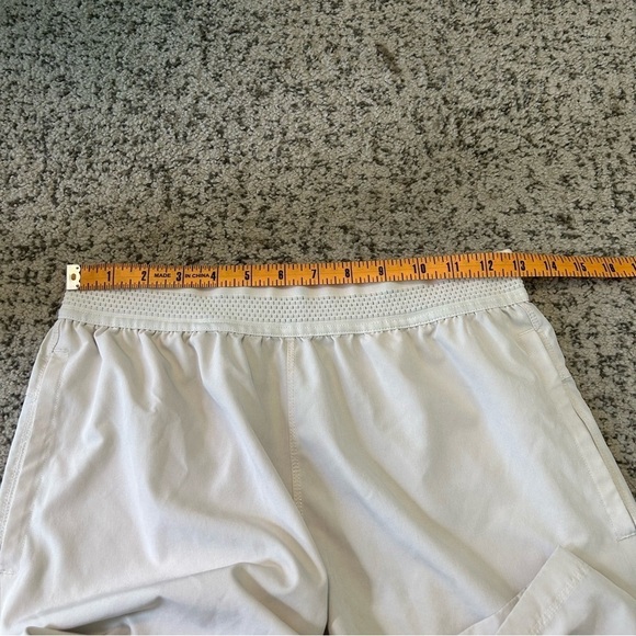 Fabletics White Bermuda Athletic Shorts with Pockets Size Small - Picture 5 of 7